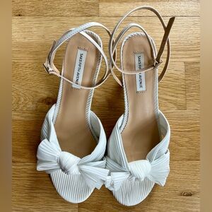 Saks Fifth Avenue White Bow Wedding Bridal Heels, Size 8.5